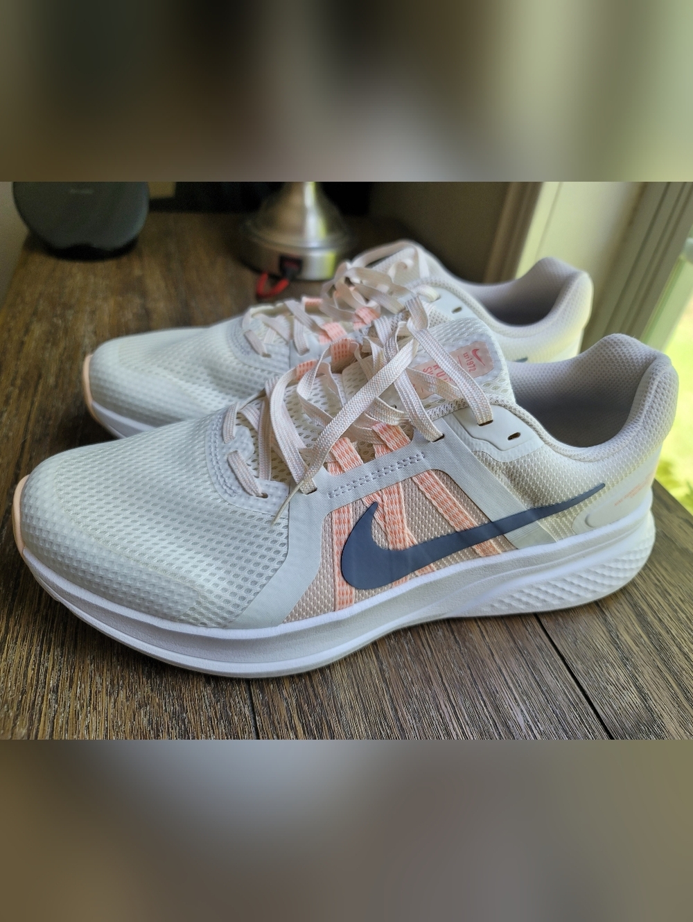 Nike Women's White & Peach Running Shoes